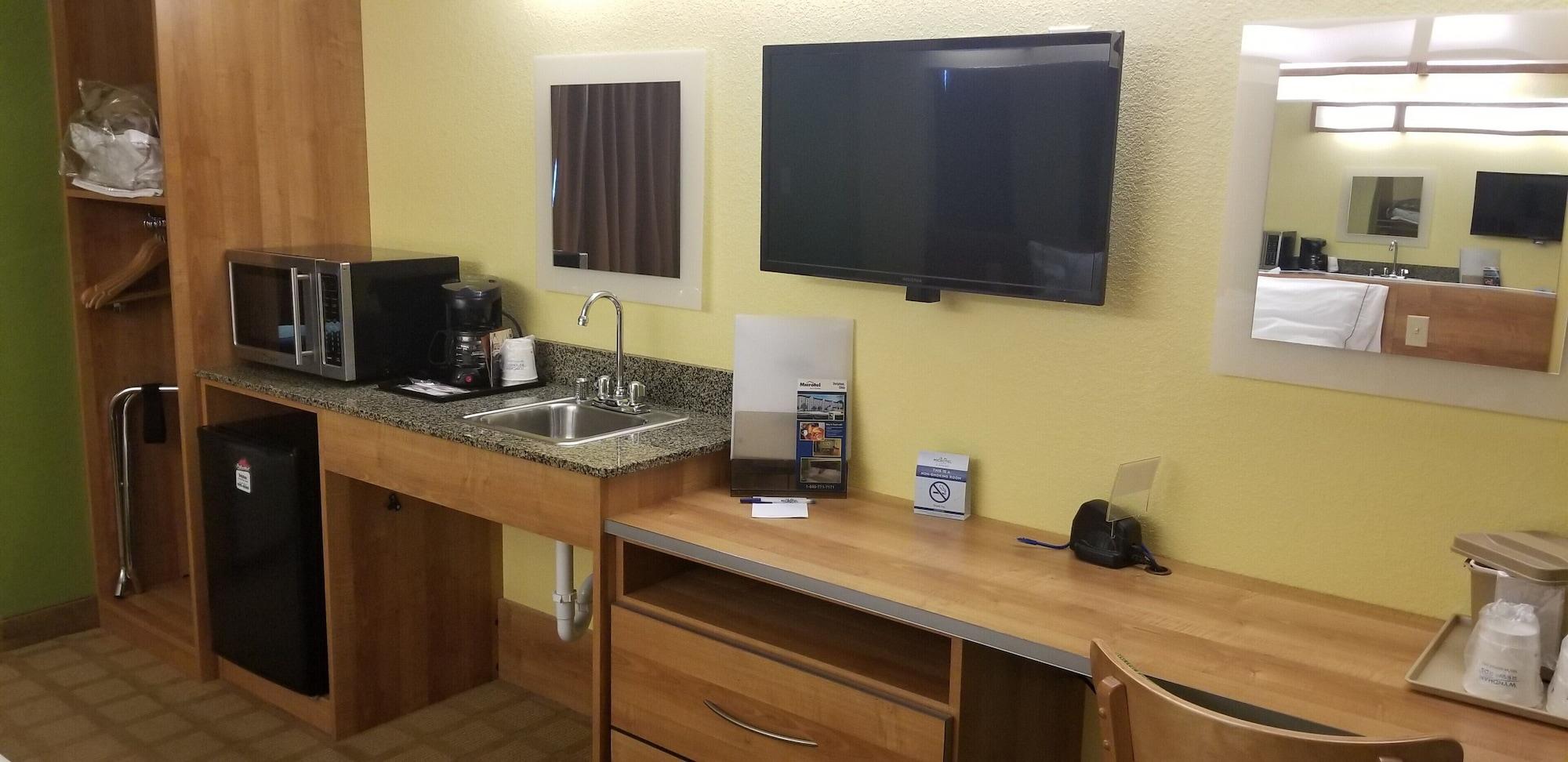 Microtel Inn & Suites By Wyndham Delphos Exterior photo
