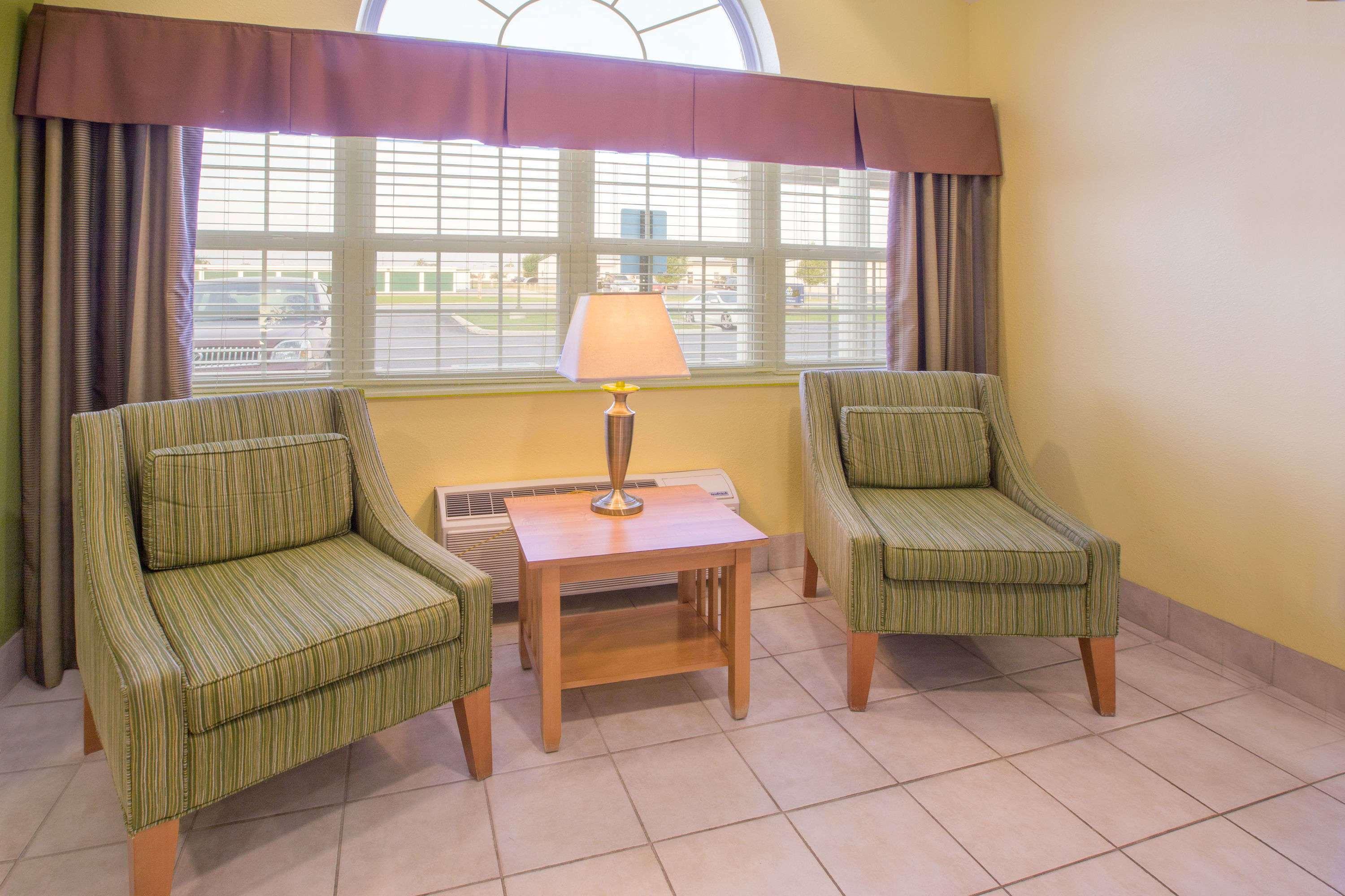 Microtel Inn & Suites By Wyndham Delphos Exterior photo