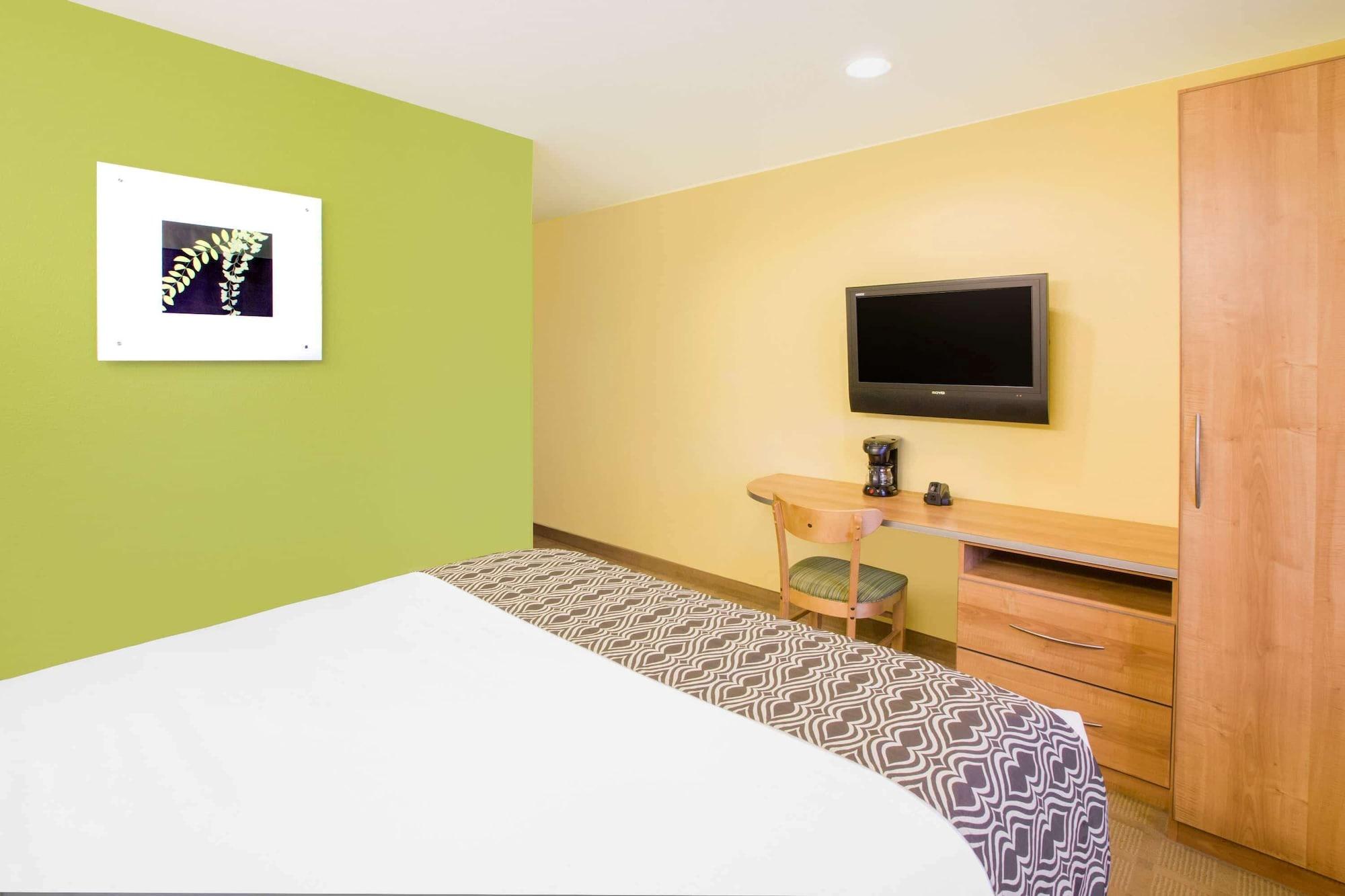 Microtel Inn & Suites By Wyndham Delphos Exterior photo