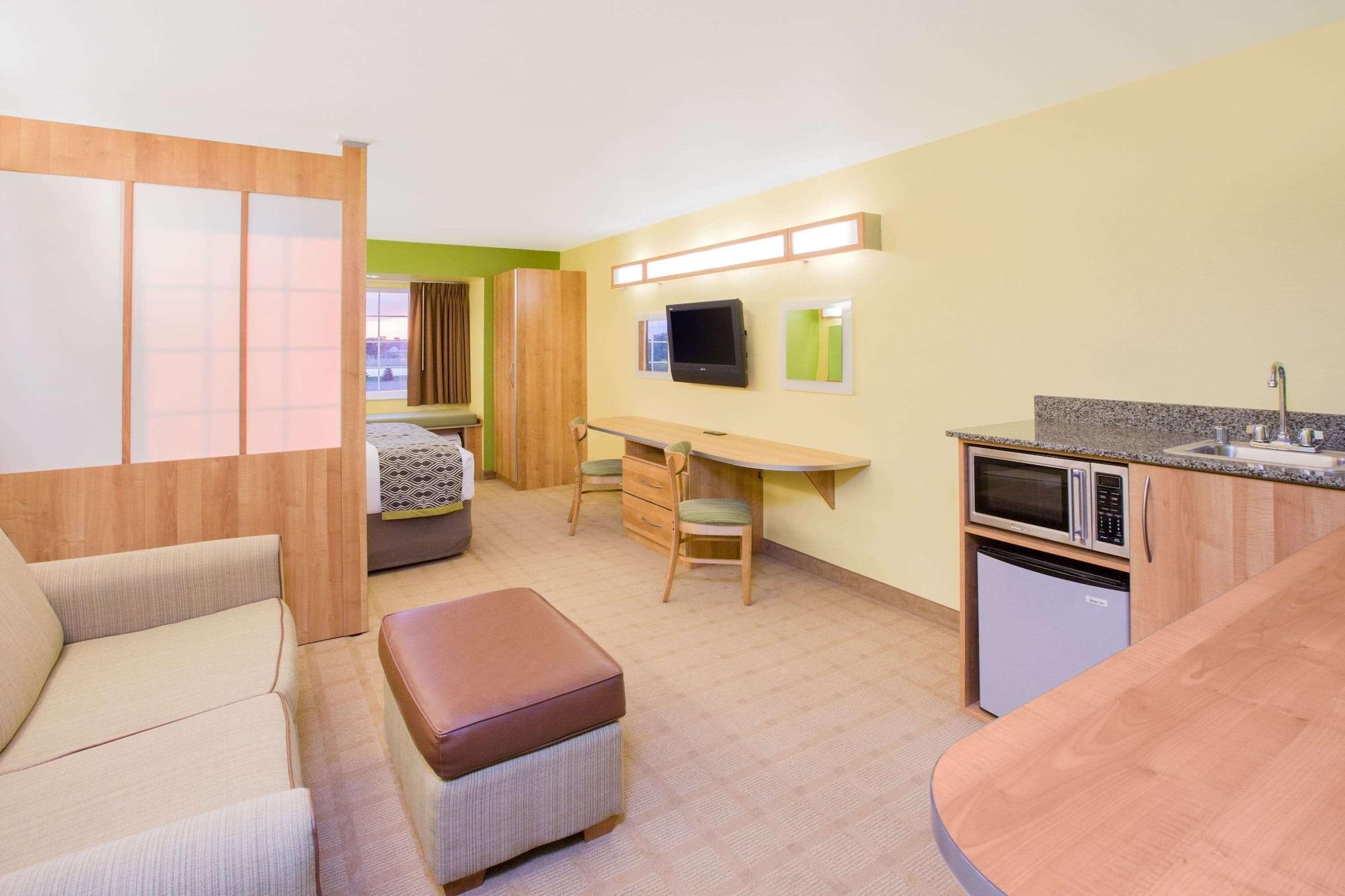 Microtel Inn & Suites By Wyndham Delphos Exterior photo